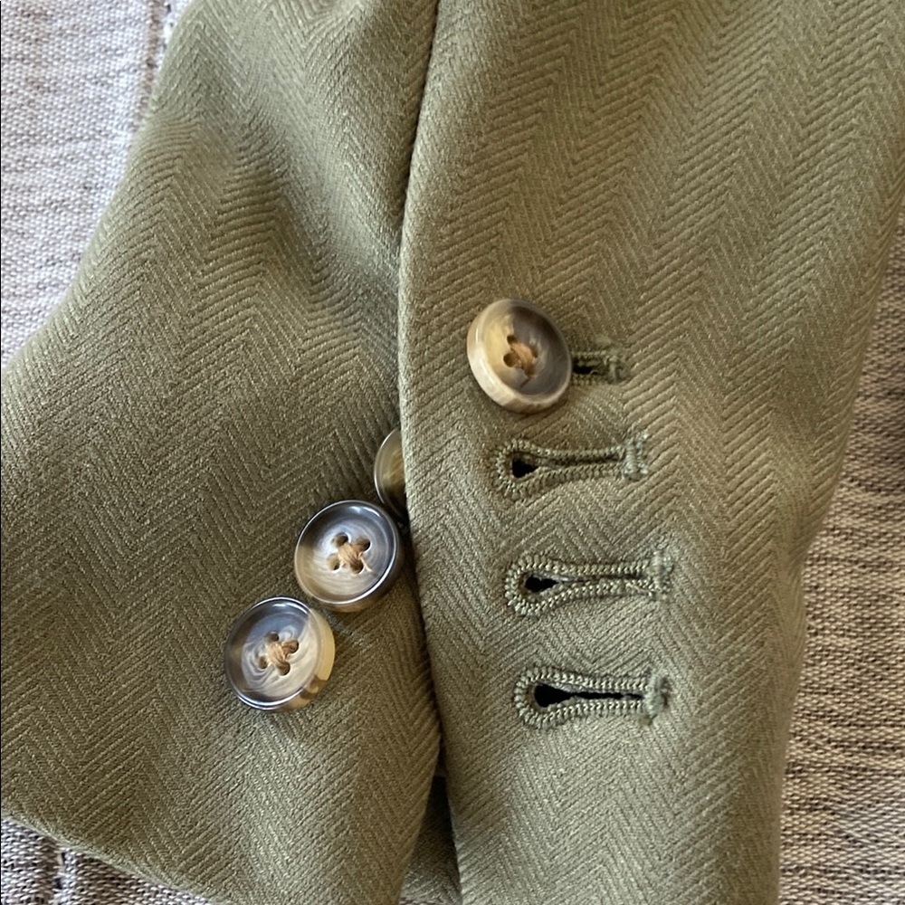 Green Tailored Blazer with Notched Lapels - Picture 2 of 6